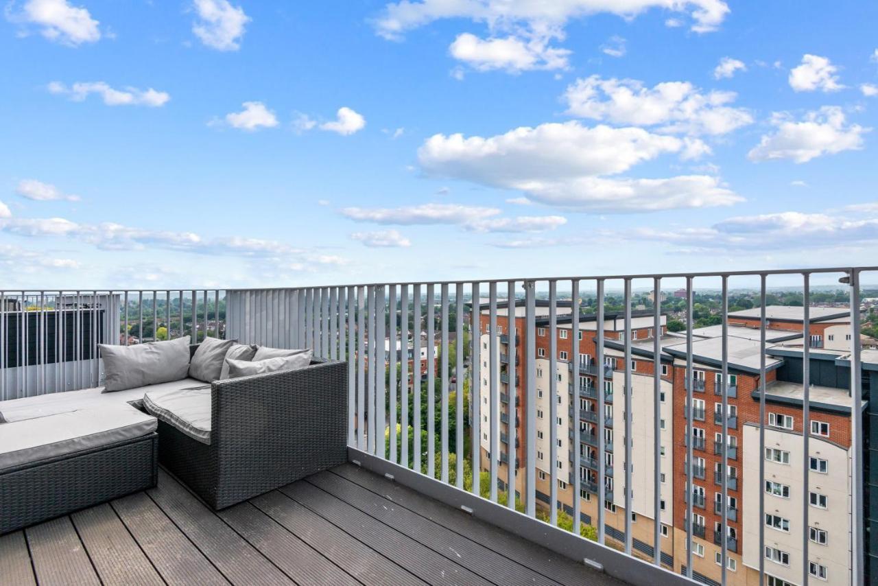 Penthouse Flat In Slough Center Apartment ภายนอก รูปภาพ